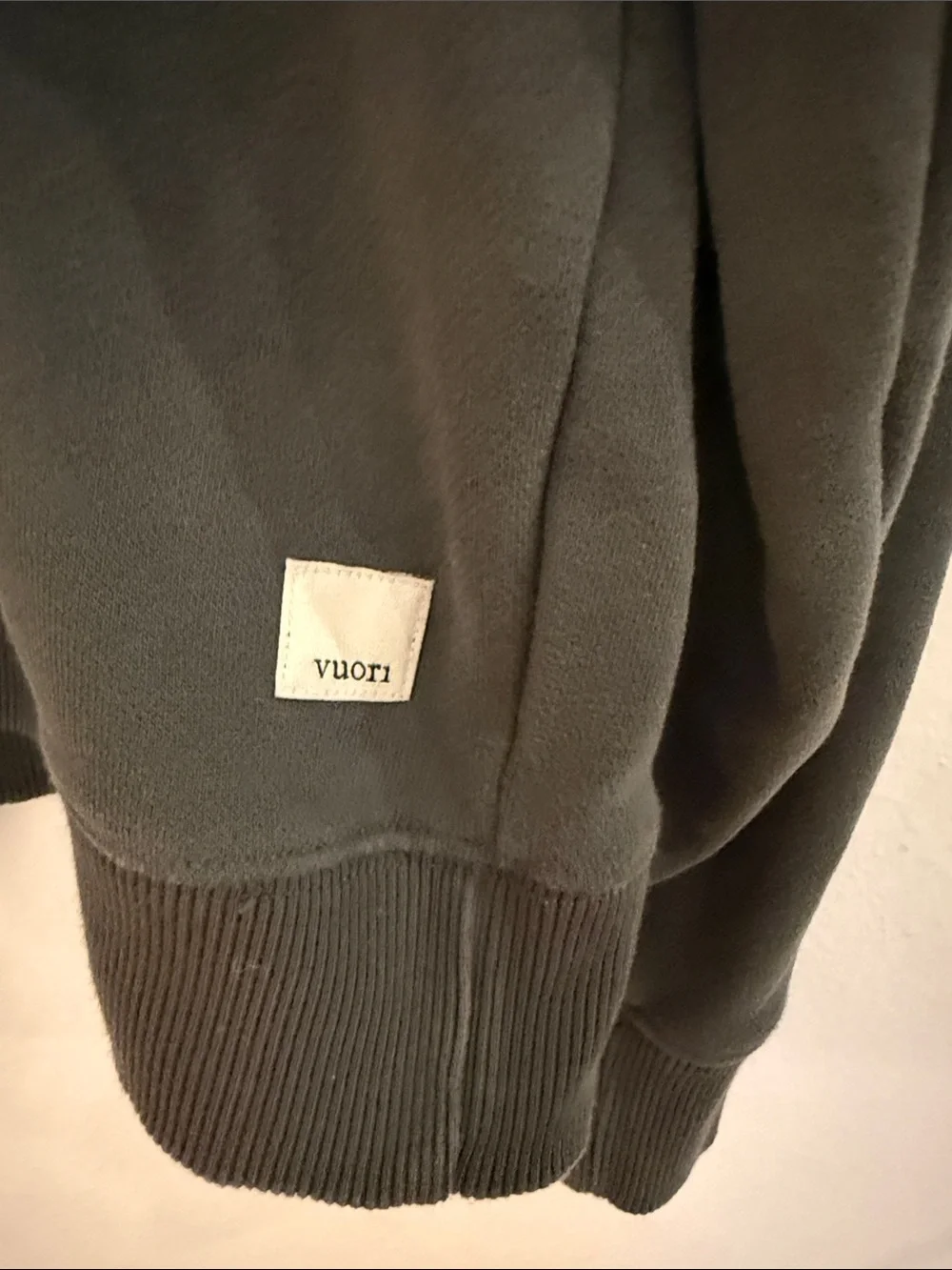 Vuori classic crewneck